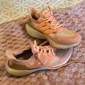 Women’s adidas ultraboost tennis shoes size 9.5